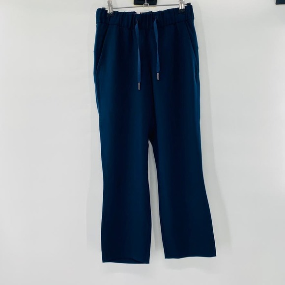 Lululemon On the Fly Crop 23" True Navy Pants Size 2 Straight leg Easy Lycra - Picture 4 of 16
